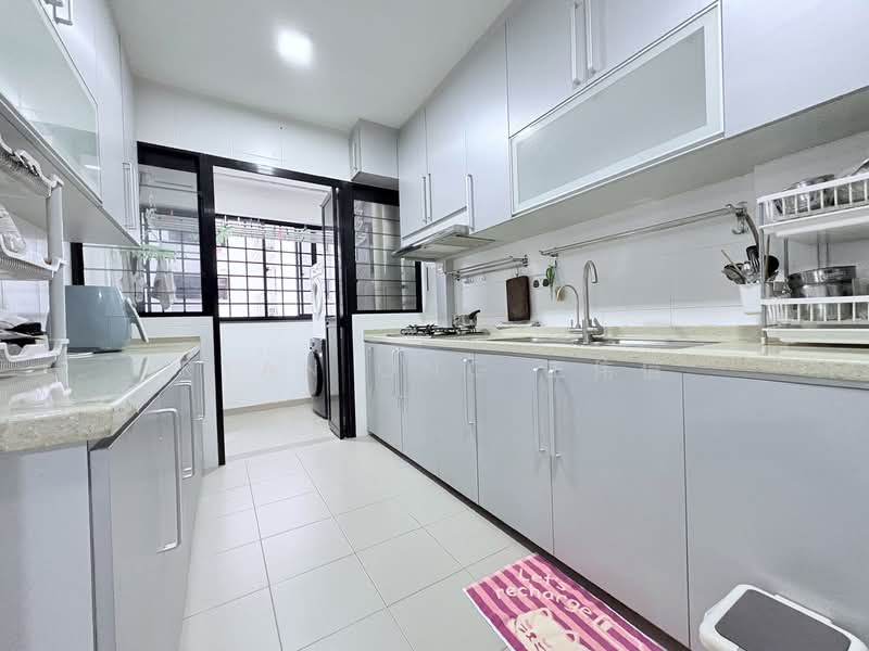 546C Segar Road HDB Flat For Sale at S$ 699,900 | PropertyGuru Singapore - Kitchen