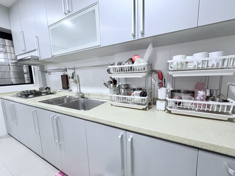 546C Segar Road HDB Flat For Sale at S$ 699,900 | PropertyGuru Singapore - Kitchen