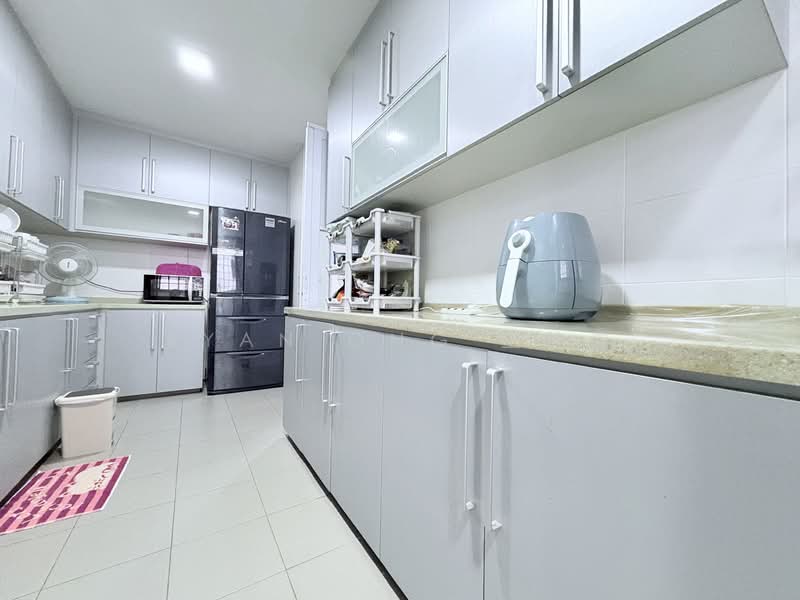 546C Segar Road HDB Flat For Sale at S$ 699,900 | PropertyGuru Singapore - Kitchen
