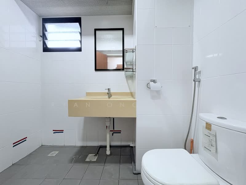 546C Segar Road HDB Flat For Sale at S$ 699,900 | PropertyGuru Singapore - Bathroom