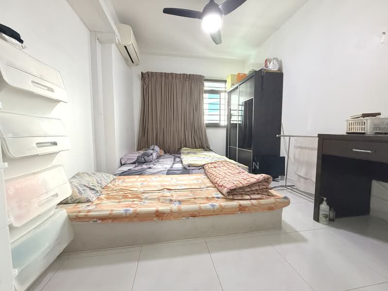 692B Choa Chu Kang Crescent HDB Flat For Sale at S$ 530,000 | PropertyGuru Singapore - Bedroom