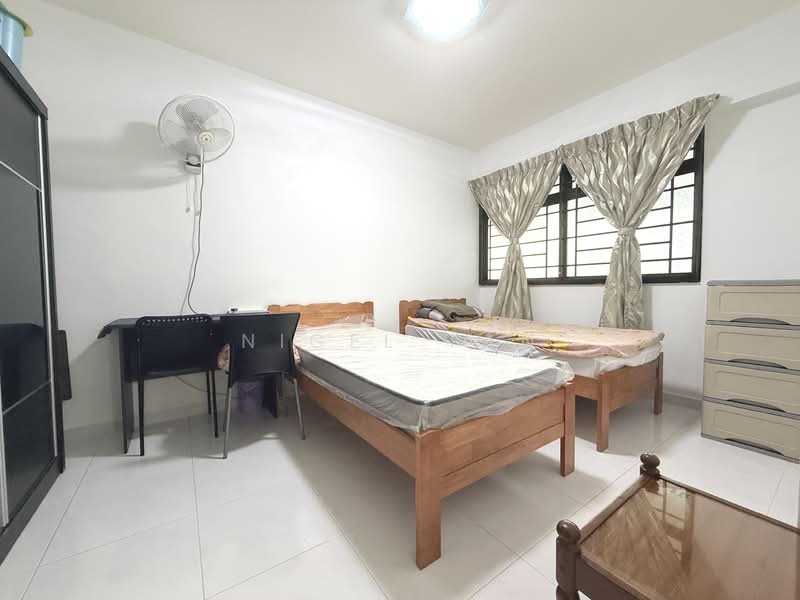 692B Choa Chu Kang Crescent HDB Flat For Sale at S$ 530,000 | PropertyGuru Singapore - Bedroom