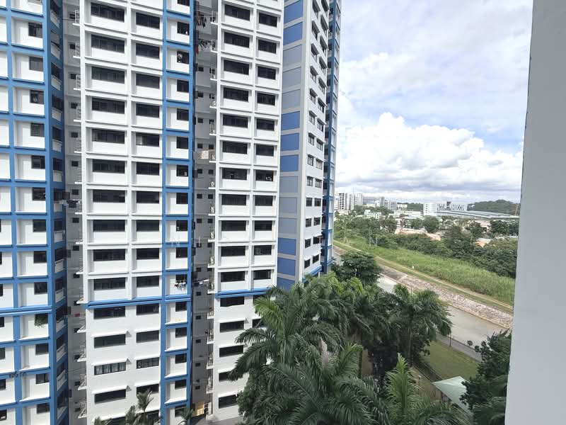 692B Choa Chu Kang Crescent HDB Flat For Sale at S$ 530,000 | PropertyGuru Singapore - Exterior