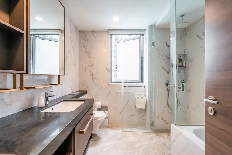 The Florence Residences Condominium For Sale at S$ 3,580,000 | PropertyGuru Singapore - Bathroom