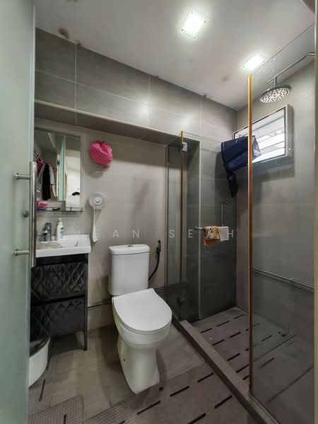 189B Rivervale Drive HDB Flat For Sale at S$ 790,000 | PropertyGuru Singapore - Bathroom