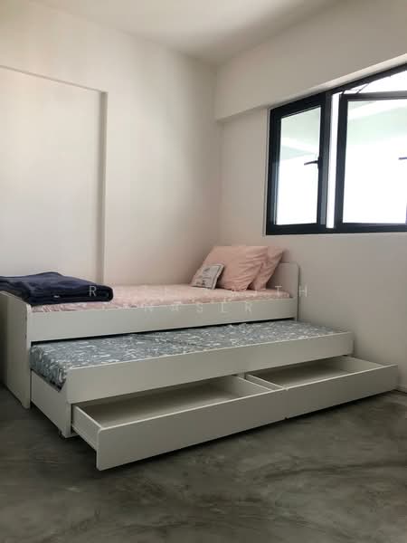 124 Tampines Street 11 HDB Flat For Sale at S$ 949,000 | PropertyGuru Singapore - Bedroom