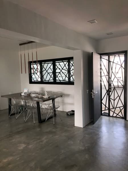 124 Tampines Street 11 HDB Flat For Sale at S$ 949,000 | PropertyGuru Singapore - Dining Room
