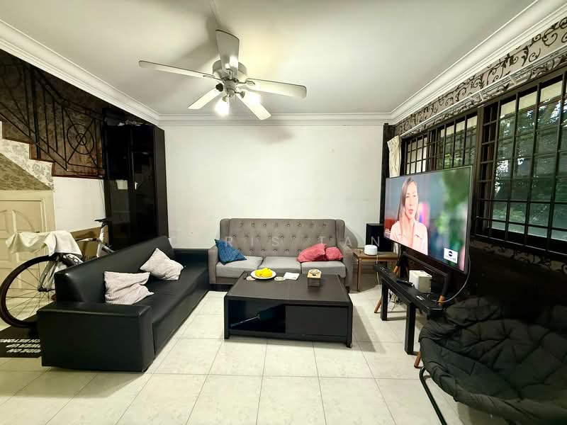616 Ang Mo Kio Avenue 4 HDB Flat For Sale at S$ 1,200,000 | PropertyGuru Singapore - Living Room