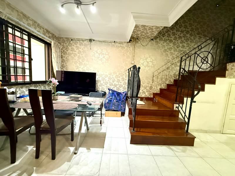 616 Ang Mo Kio Avenue 4 HDB Flat For Sale at S$ 1,200,000 | PropertyGuru Singapore - Living Room
