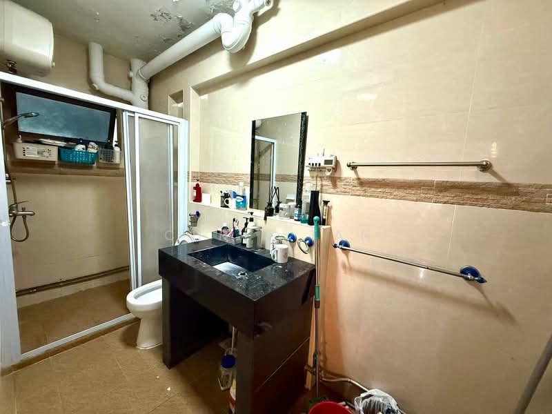 616 Ang Mo Kio Avenue 4 HDB Flat For Sale at S$ 1,200,000 | PropertyGuru Singapore - Bathroom