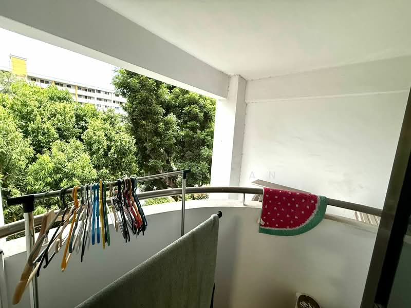 616 Ang Mo Kio Avenue 4 HDB Flat For Sale at S$ 1,200,000 | PropertyGuru Singapore - Balcony
