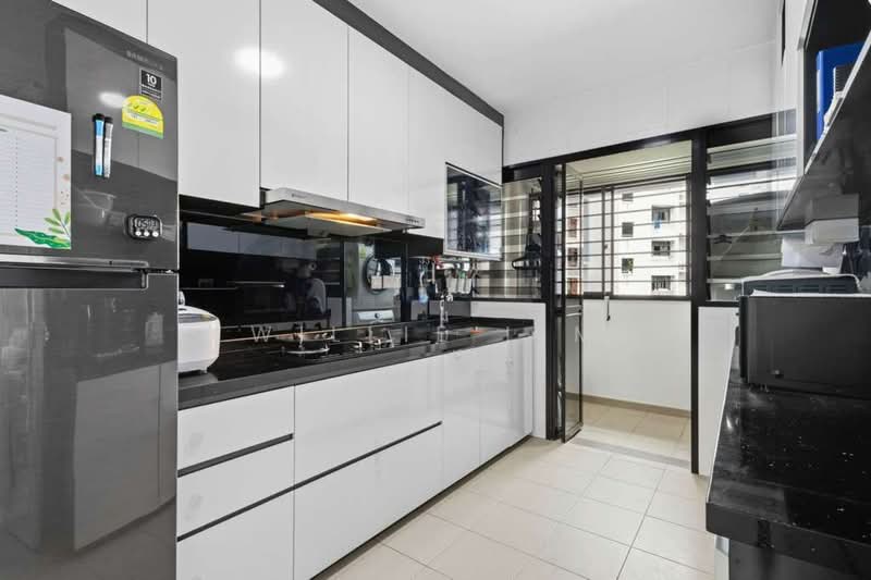 547B Segar Road HDB Flat For Sale at S$ 629,999 | PropertyGuru Singapore - Kitchen