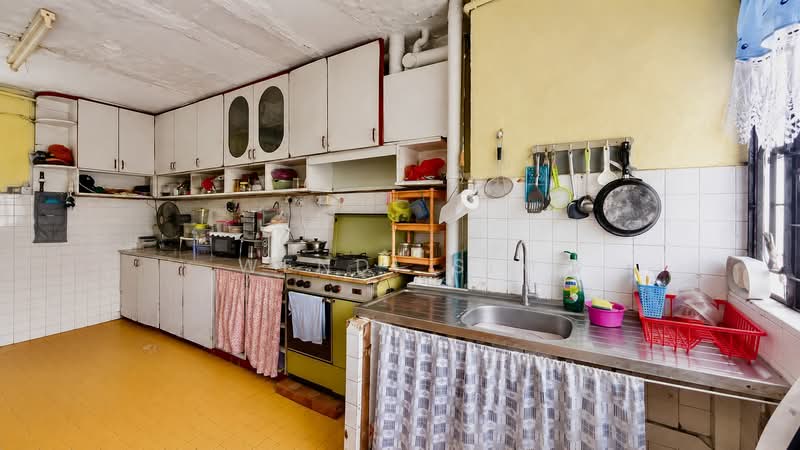110 Tampines Street 11, 110 Tampines Street 11, 2 Bedrooms, 797 sqft, HDB Flat For Sale, by Wendi Sim, 500056185 - Kitchen - PropertyGuru.com.sg