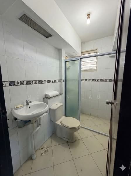 466B Sembawang Drive HDB Flat For Sale at S$ 540,000 | PropertyGuru Singapore - Bathroom