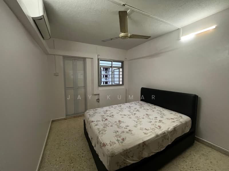 477 Jurong West Street 41 HDB Flat For Sale at S$ 425,000 | PropertyGuru Singapore - Bedroom