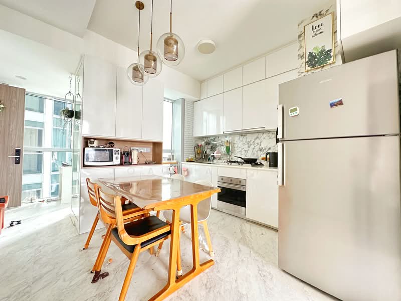 Queens Peak Condominium For Sale at S$ 2,680,000 | PropertyGuru Singapore - Kitchen