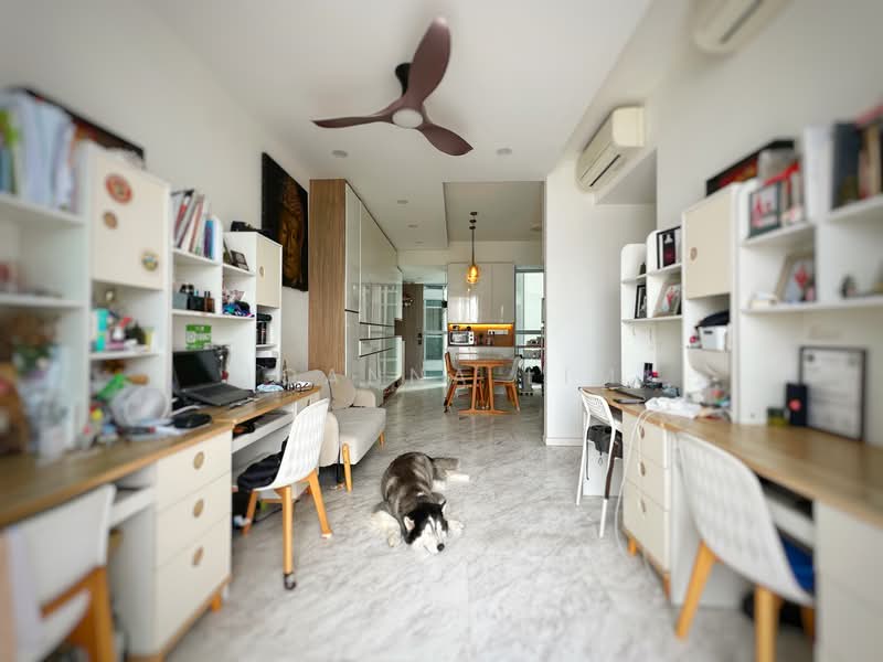 Queens Peak Condominium For Sale at S$ 2,680,000 | PropertyGuru Singapore - Living Room