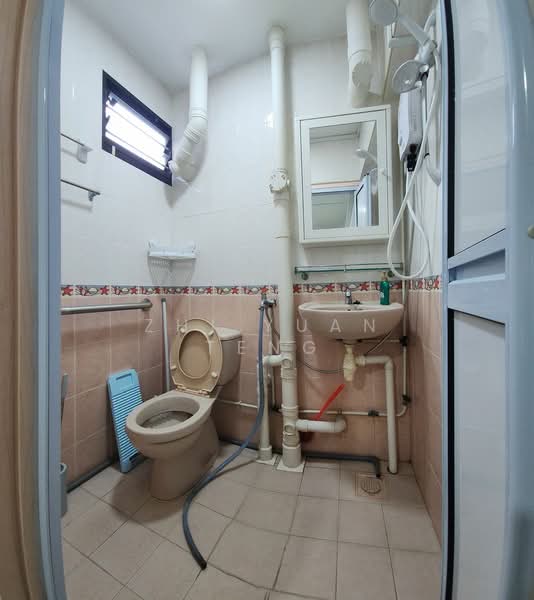 33 Bedok South Avenue 2, 33 Bedok South Avenue 2, 2 Bedrooms, 783 sqft, HDB Flat For Rent, by Zhi Yuan Teng, 500056216 - Bathroom - PropertyGuru.com.sg
