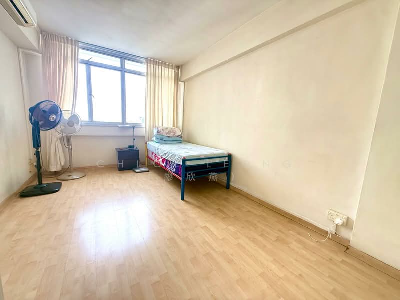 81A Lorong 4 Toa Payoh HDB Flat For Sale at S$ 1,000,000 | PropertyGuru Singapore - Bedroom