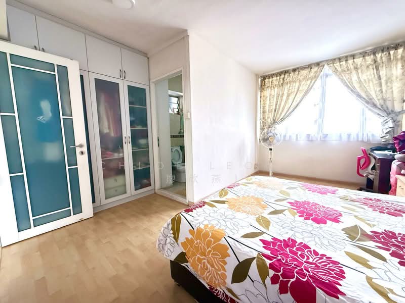 81A Lorong 4 Toa Payoh HDB Flat For Sale at S$ 1,000,000 | PropertyGuru Singapore - Bedroom