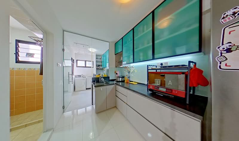 985B Buangkok Crescent HDB Flat For Sale at S$ 708,000 | PropertyGuru Singapore - Kitchen