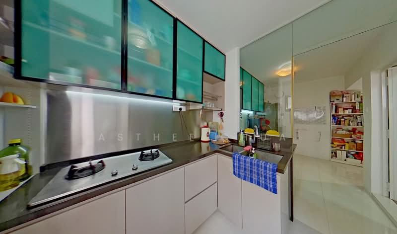 985B Buangkok Crescent HDB Flat For Sale at S$ 708,000 | PropertyGuru Singapore - Kitchen