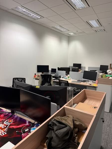 Excellent Condition Fitted Office, Tanjong Pagar, , 3,229 sqft, Office For Rent, by David Toh (卓宏森), 500056244 - Interior - CommercialGuru.com.sg