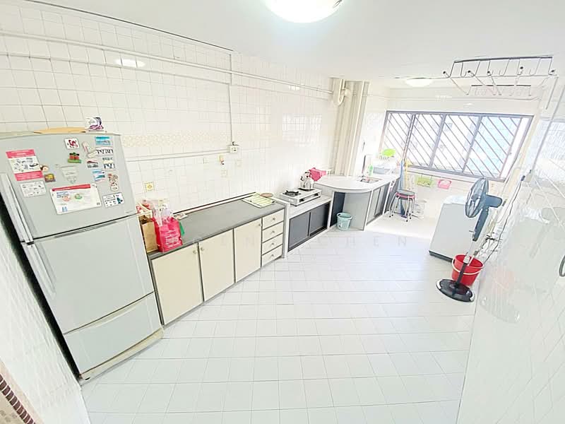 535 Jurong West Street 52 HDB Flat For Sale at S$ 538,888 | PropertyGuru Singapore - Kitchen
