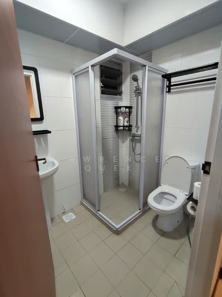 165B Yung Kuang Court, 165B Yung Kuang Road, Room Rental, 120 sqft, HDB Flat For Rent, by Lawrence Quek, 500056255 - Bathroom - PropertyGuru.com.sg