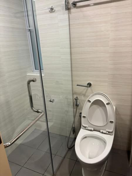 The Crest, 101 Prince Charles Crescent, Room Rental, 120 sqft, Condominium For Rent, by Nick Lee, 500056277 - Bathroom - PropertyGuru.com.sg