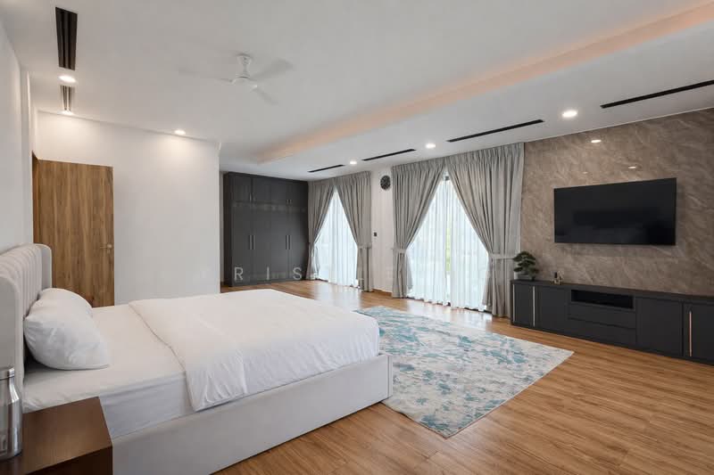 PrestigeHomes - Well renovated 14000sqft Bungalow @ Saraca, , 9 Bedrooms, 14,000 sqft, Bungalow House For Sale, by Kristle Ng, 500056279 - Master Bedroom - PropertyGuru.com.sg