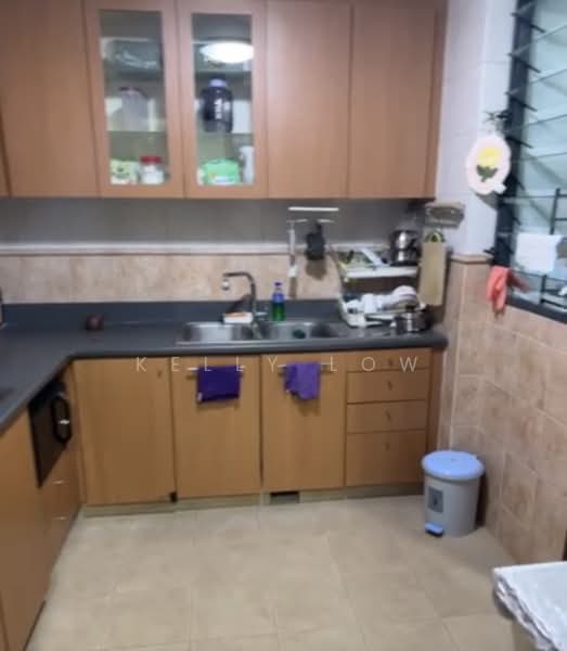 East Meadows, 30 Tanah Merah Kechil Road, Room Rental, 300 sqft, Condominium For Rent, by Kelly Low, 500056286 - Kitchen - PropertyGuru.com.sg