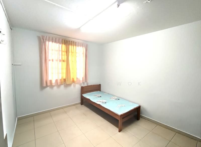 57 Lorong 5 Toa Payoh HDB Flat For Sale at S$ 348,000 | PropertyGuru Singapore - Bedroom