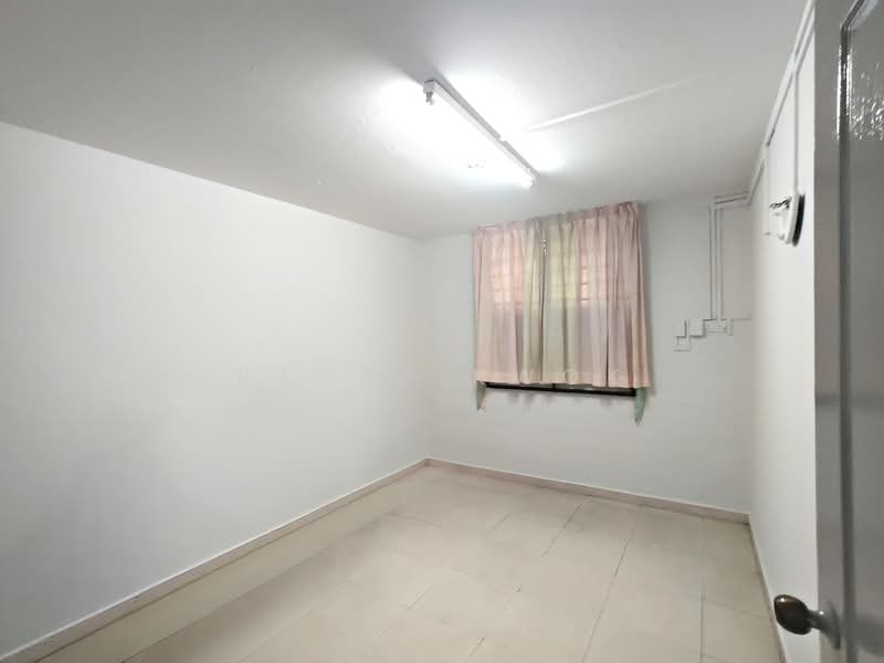 57 Lorong 5 Toa Payoh HDB Flat For Sale at S$ 348,000 | PropertyGuru Singapore - Interior