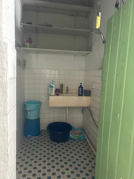 East Coast, , 4 Bedrooms, 1,200 sqft, Terraced House For Rent, by Ivy Ng, 500056319 - Bathroom - PropertyGuru.com.sg