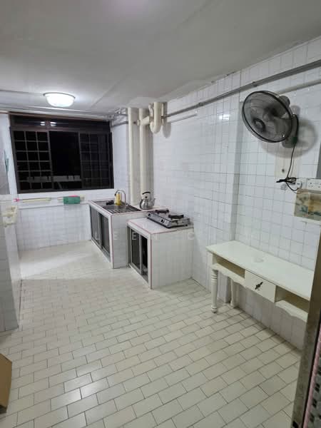 631 Hougang Avenue 8, 631 Hougang Avenue 8, Room Rental, 180 sqft, HDB Flat For Rent, by Eileen Chin, 500056341 - Kitchen - PropertyGuru.com.sg