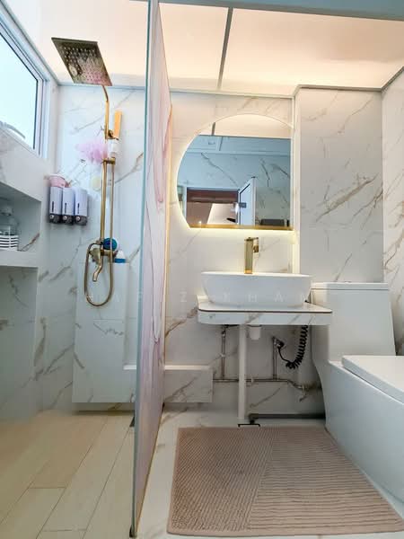 243 Pasir Ris Street 21 HDB Flat For Sale at S$ 1,088,888 | PropertyGuru Singapore - Bathroom