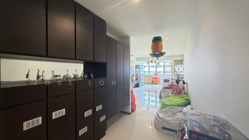 781 Pasir Ris Street 71 HDB Flat For Sale at S$ 1,100,000 | PropertyGuru Singapore - Living Room