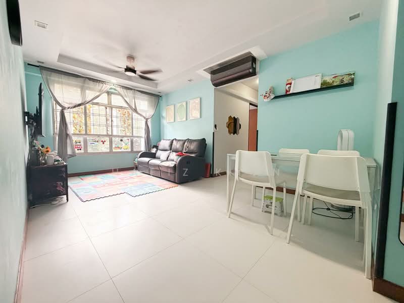 424B Yishun Avenue 11 HDB Flat For Sale at S$ 488,888 | PropertyGuru Singapore - Living Room