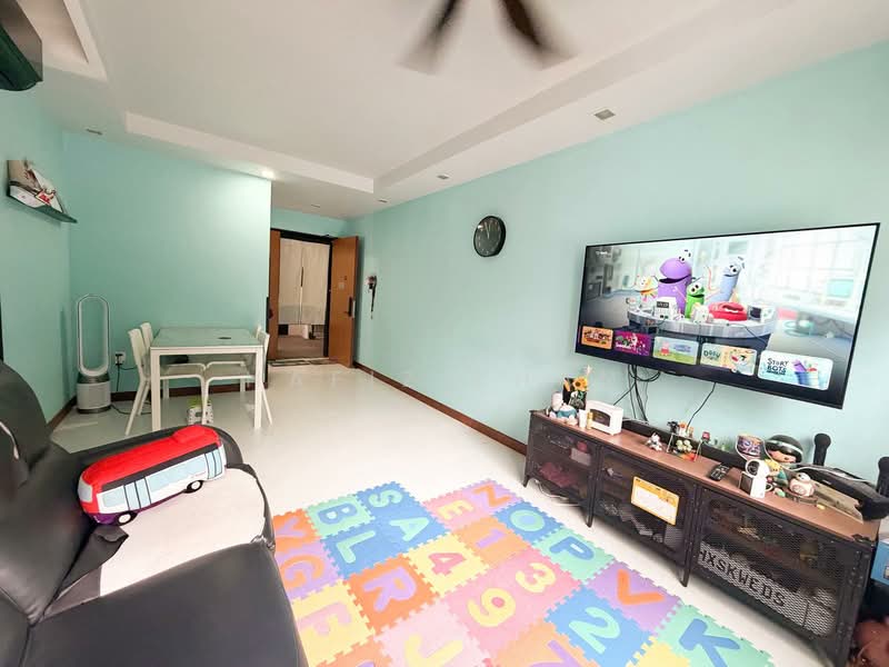 424B Yishun Avenue 11 HDB Flat For Sale at S$ 488,888 | PropertyGuru Singapore - Living Room