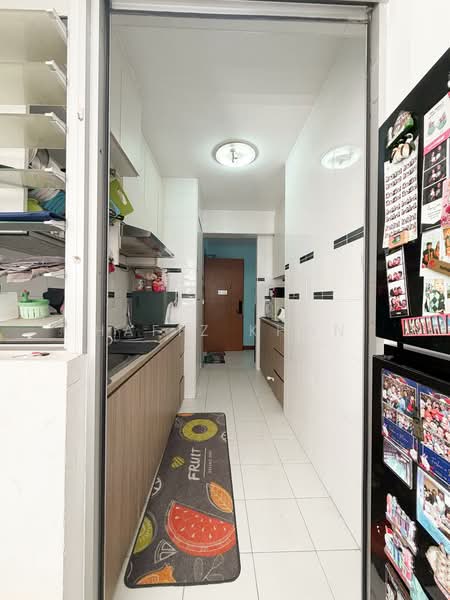 424B Yishun Avenue 11 HDB Flat For Sale at S$ 488,888 | PropertyGuru Singapore - Kitchen