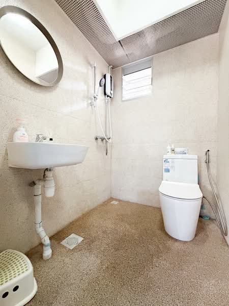 424B Yishun Avenue 11 HDB Flat For Sale at S$ 488,888 | PropertyGuru Singapore - Bathroom