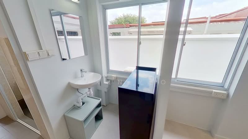 79 Chay Yan Street, 79 Chay Yan Street, 2 Bedrooms, 550 sqft, Walk-up Apartment For Rent, by Alvin Yeo, 500056393 - Bathroom - PropertyGuru.com.sg