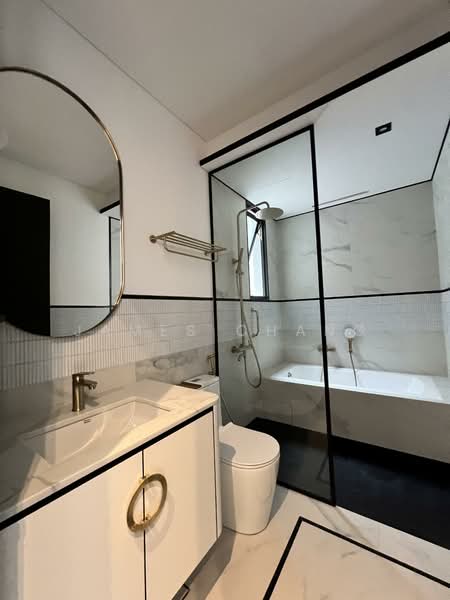 Serangoon Garden Estate, Burghley Drive, 7 Bedrooms, 4,500 sqft, Semi-Detached House For Rent, by James Chang, 500056400 - Bathroom - PropertyGuru.com.sg