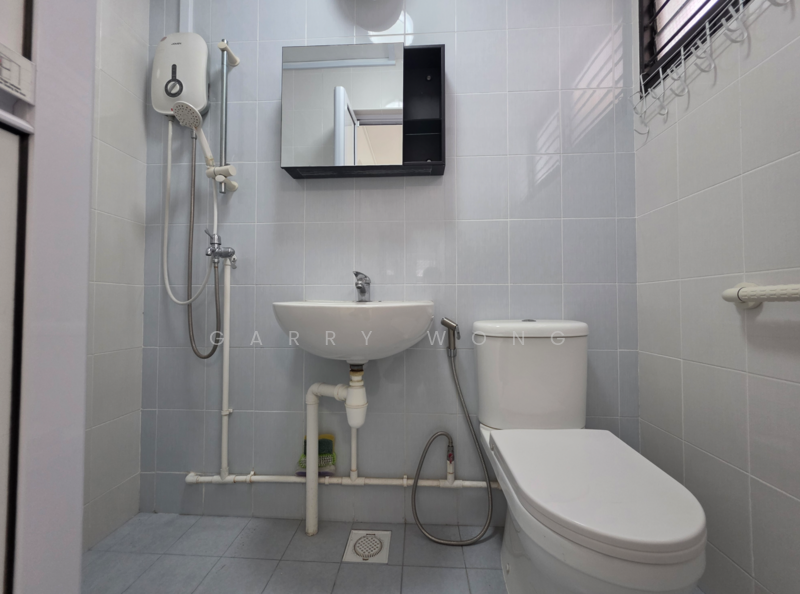 195 Bishan Street 13 HDB Flat For Sale at S$ 580,000 | PropertyGuru Singapore - Bathroom