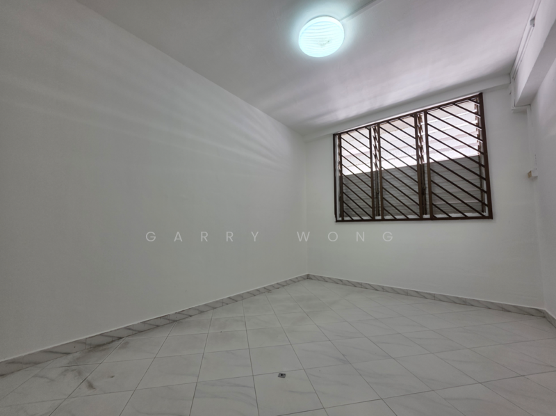 195 Bishan Street 13 HDB Flat For Sale at S$ 580,000 | PropertyGuru Singapore - Common Bedroom