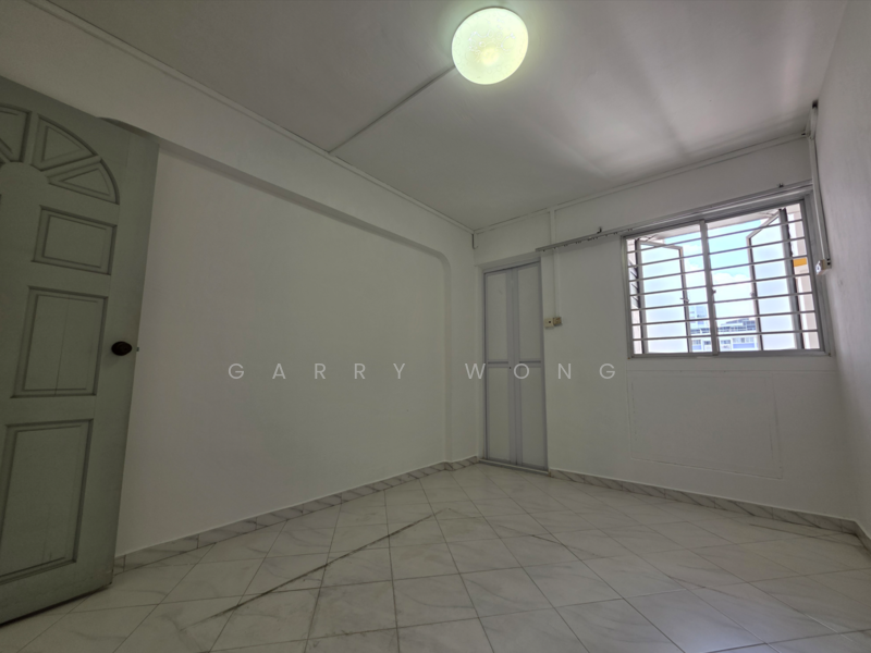 195 Bishan Street 13 HDB Flat For Sale at S$ 580,000 | PropertyGuru Singapore - Masters with attached bathroom