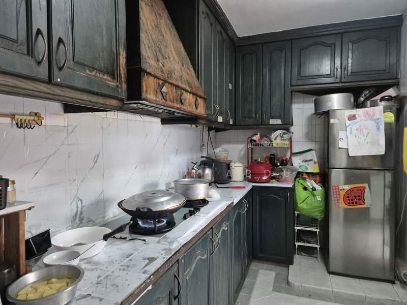 325 Yishun Central HDB Flat For Sale at S$ 850,000 | PropertyGuru Singapore - Kitchen