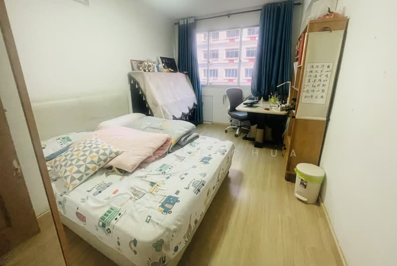 305 Tampines Street 32, 305 Tampines Street 32, 4 Bedrooms, 1,345 sqft, HDB Flat For Sale, by Jomaine Chua, 500056432 - Bedroom - PropertyGuru.com.sg