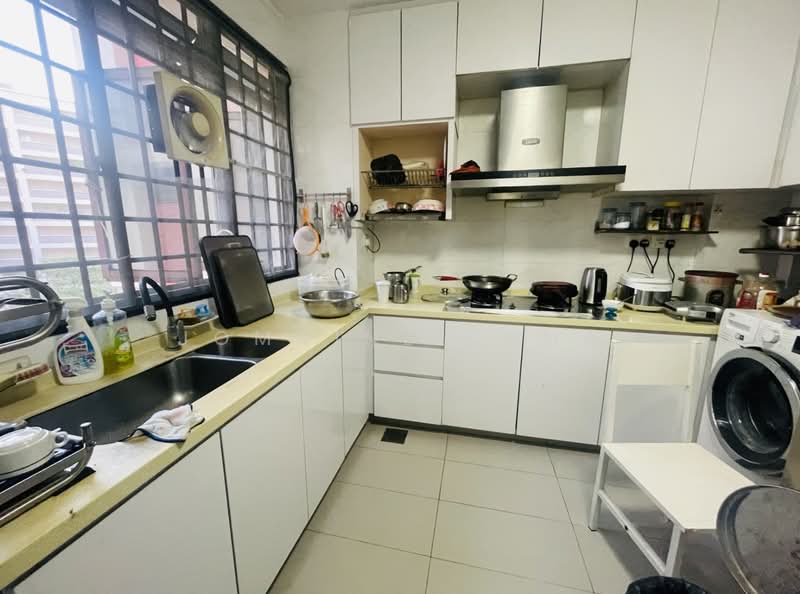 305 Tampines Street 32, 305 Tampines Street 32, 4 Bedrooms, 1,345 sqft, HDB Flat For Sale, by Jomaine Chua, 500056432 - Kitchen - PropertyGuru.com.sg